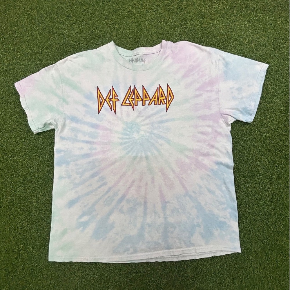 Def Leppard Tie Dye Graphic T-Shirt Goodie Two Sleeves Pastel Rock Band Tee L